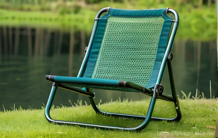 낚시 의자 경량 제품 추천 - **Prompt:** A vibrant and energetic young Bengali adventurer, in his late 20s, having just completed...